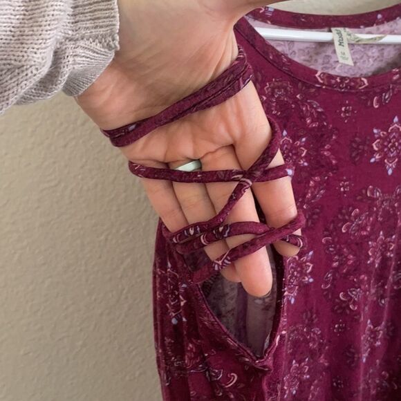 Magenta Cold Shoulder Top - Picture 3 of 7